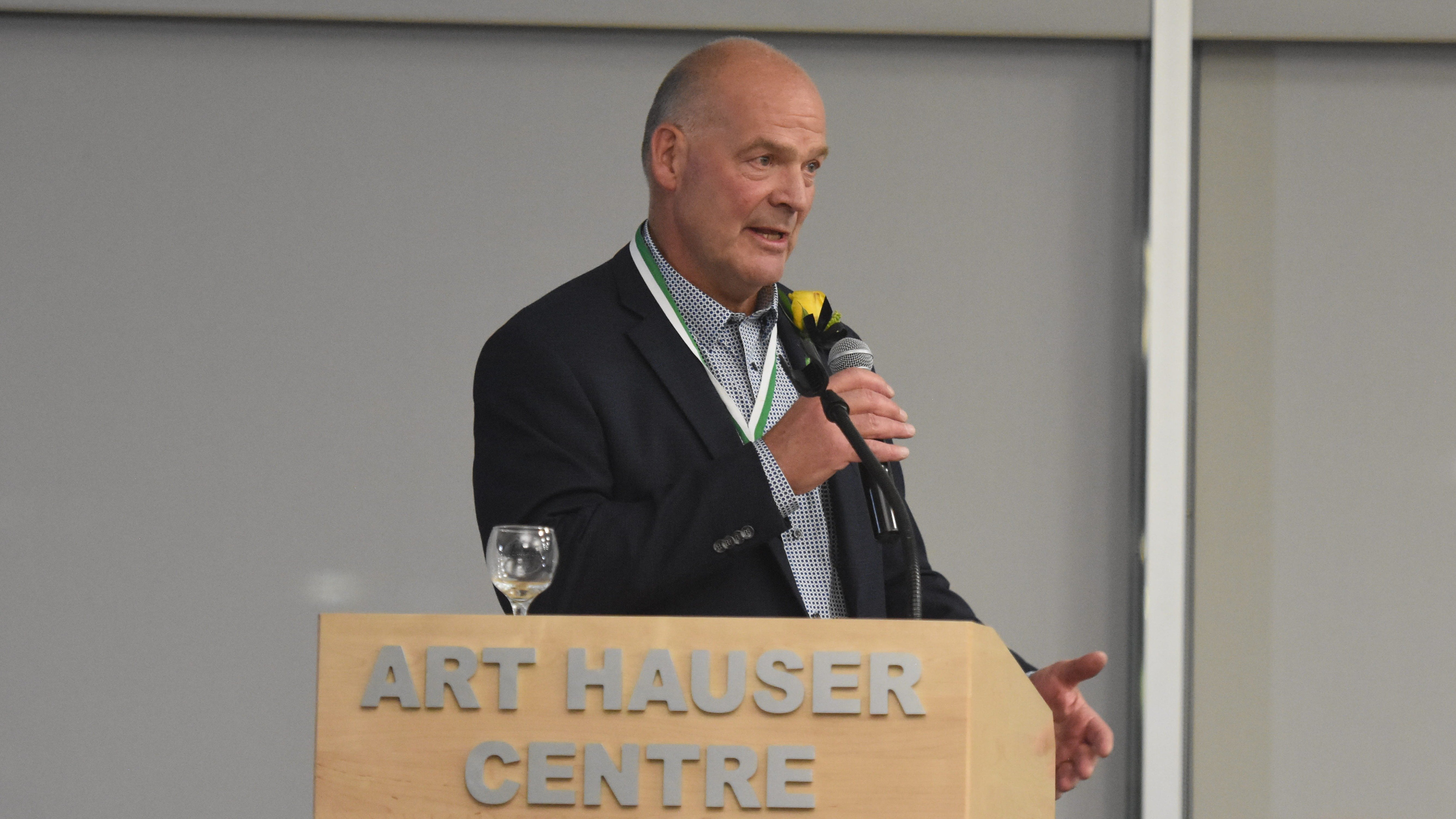 Randy Emmerson received a large ovation before and after delivering his speech at the PASHOF induction banquet.