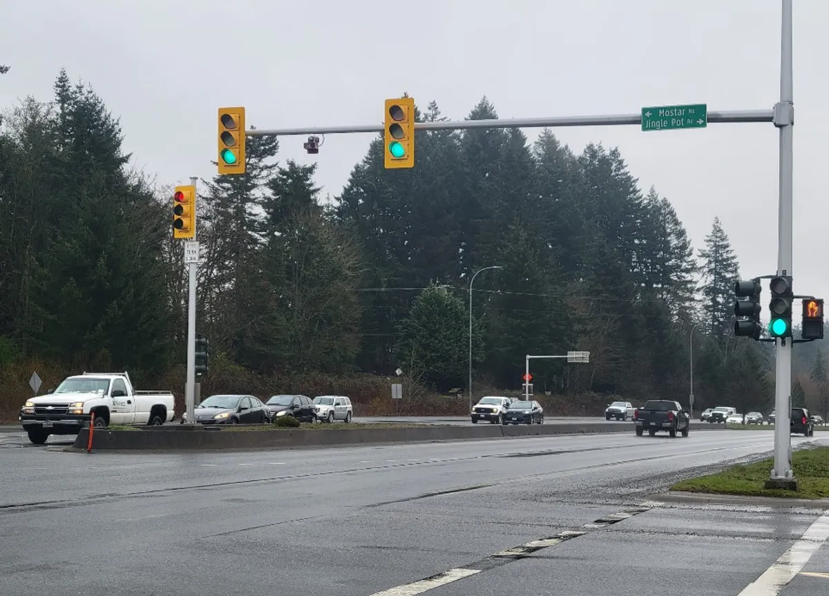 The traffic signals at the Hwy 19 (Nanaimo Parkway) Jingle Pot Rd/Mostar Rd. intersection are being replaced, according to the Ministry of Transportation and Transit.